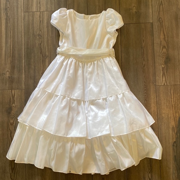 Sweet kids size 8 communion or wedding dress - Picture 2 of 5